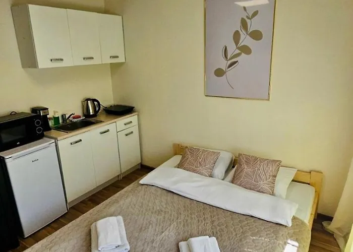 Batorego16 Yellow * Варшава